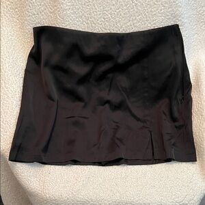Abercrombie & Fitch black satin mini skort w/ side zipper w/ clasp in Large